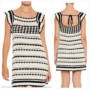 Forever 21 Women scalloped trim open Back Geo Crochet Mini Dress size Medium